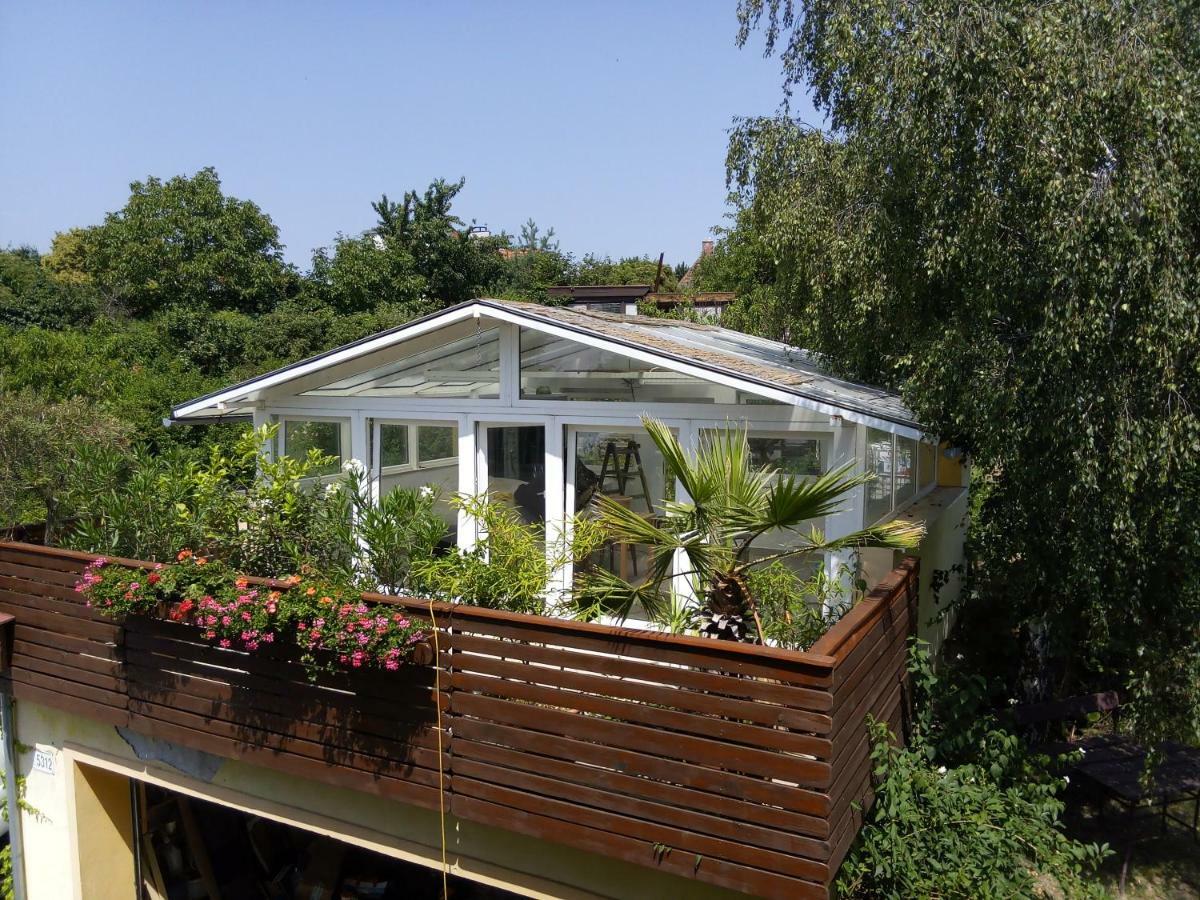 Greenhouse Just 15 Min From The Old Town บราติสลาวา ภายนอก รูปภาพ